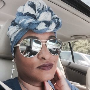 Meet your Posher, Monique